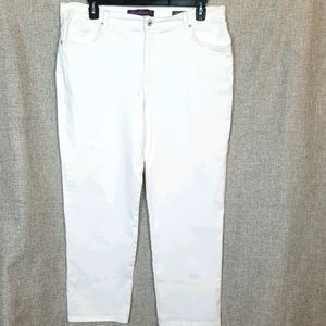 Gloia Vanderbilt White Jeans Sz 18 Short